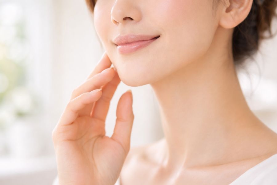 マリオネットラインとは口角から顎に伸びるシワで30代でも現れる