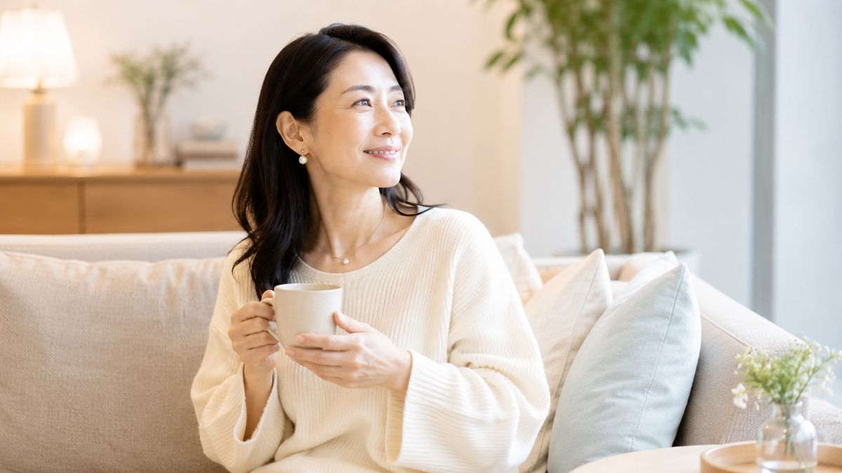 切開リフトのダウンタイムを自宅でゆったり過ごす40代女性