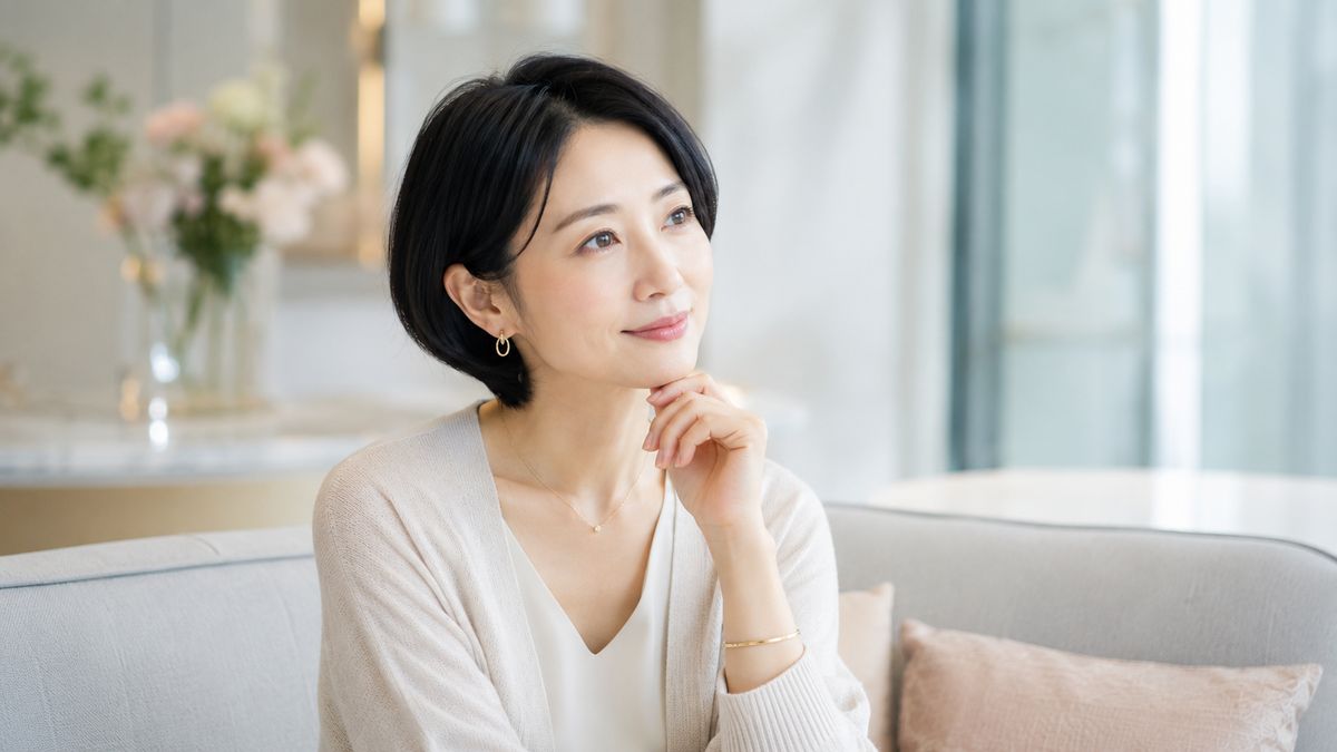 PRPが向いている症例か検討する女性患者