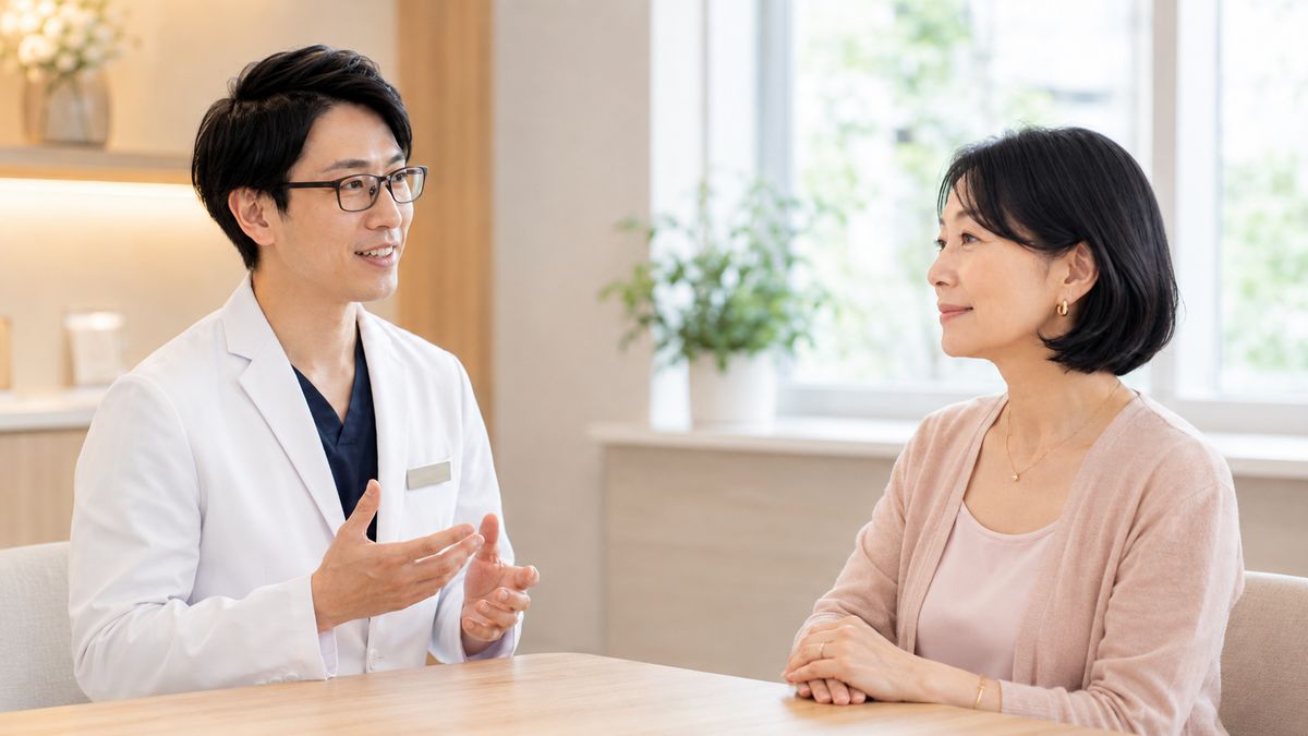 カウンセリングで向かい合う女性と男性医師