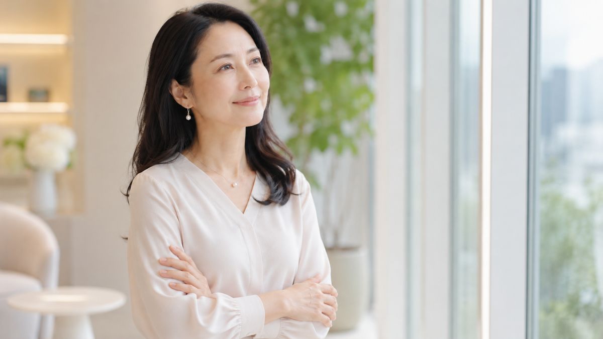 糸リフトの繰り返しと切開リフトを比較検討する女性