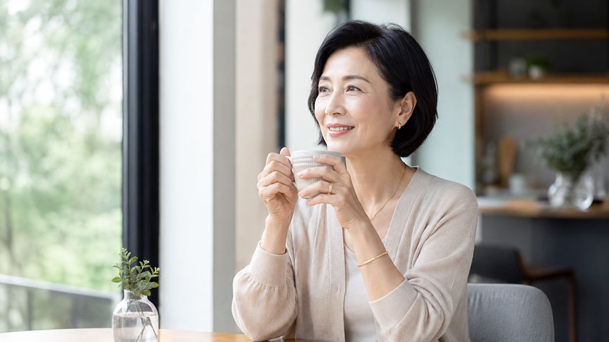 切開リフト後の日常生活に前向きに戻る女性
